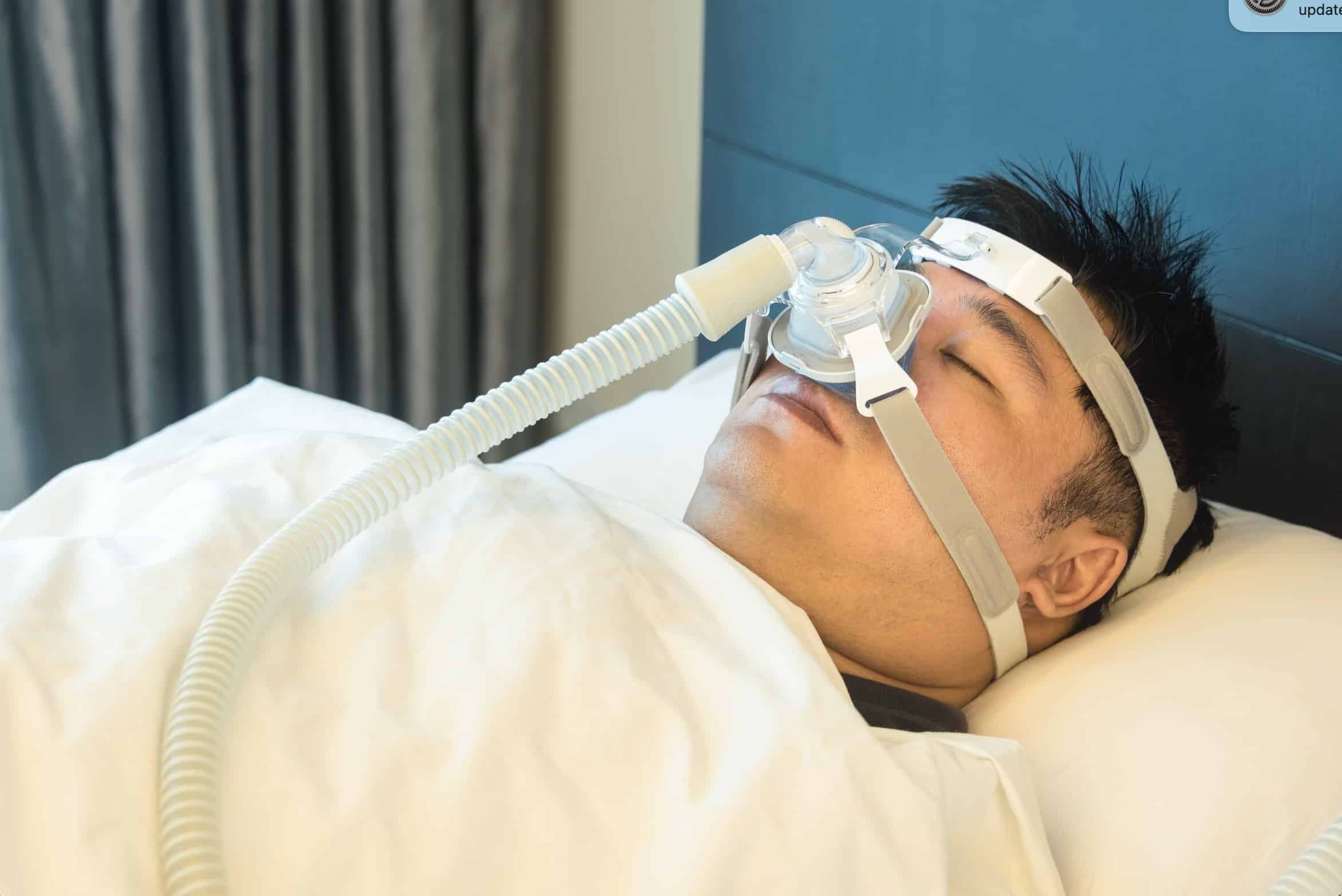 man with cpap machine